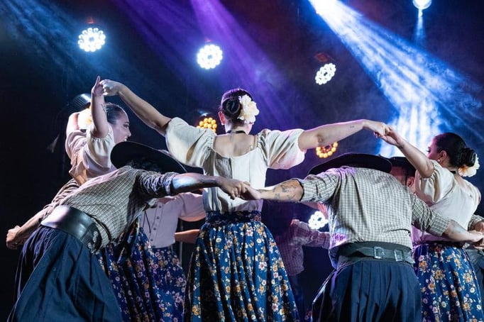 Baile semana criolla